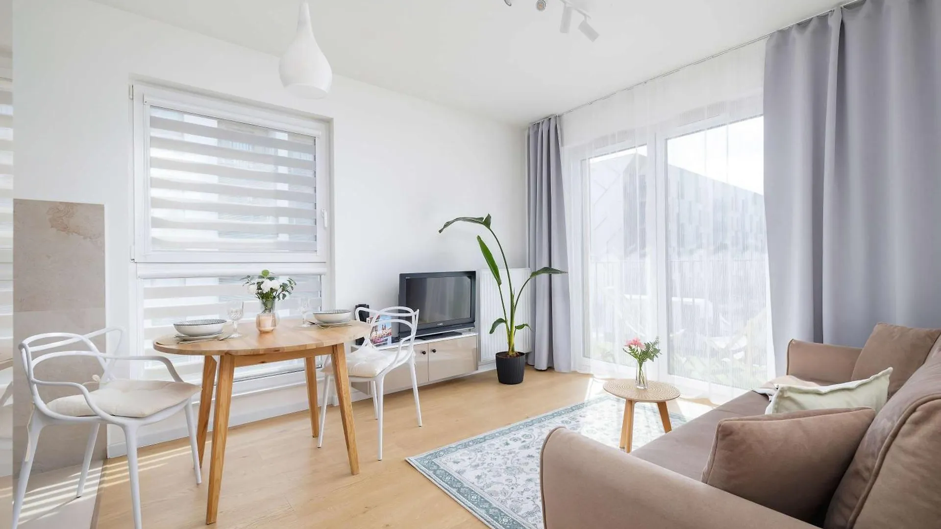 Apartment Lema 19 Stylowy Apartament W Zielonej Okolicy & Parking By Noclegi Renters Krakow Poland